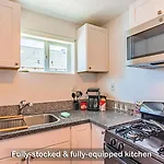 Entire Lovely 3-Bedroom Home Near San Diego Downtown, Beach With Free Parking & Laundry