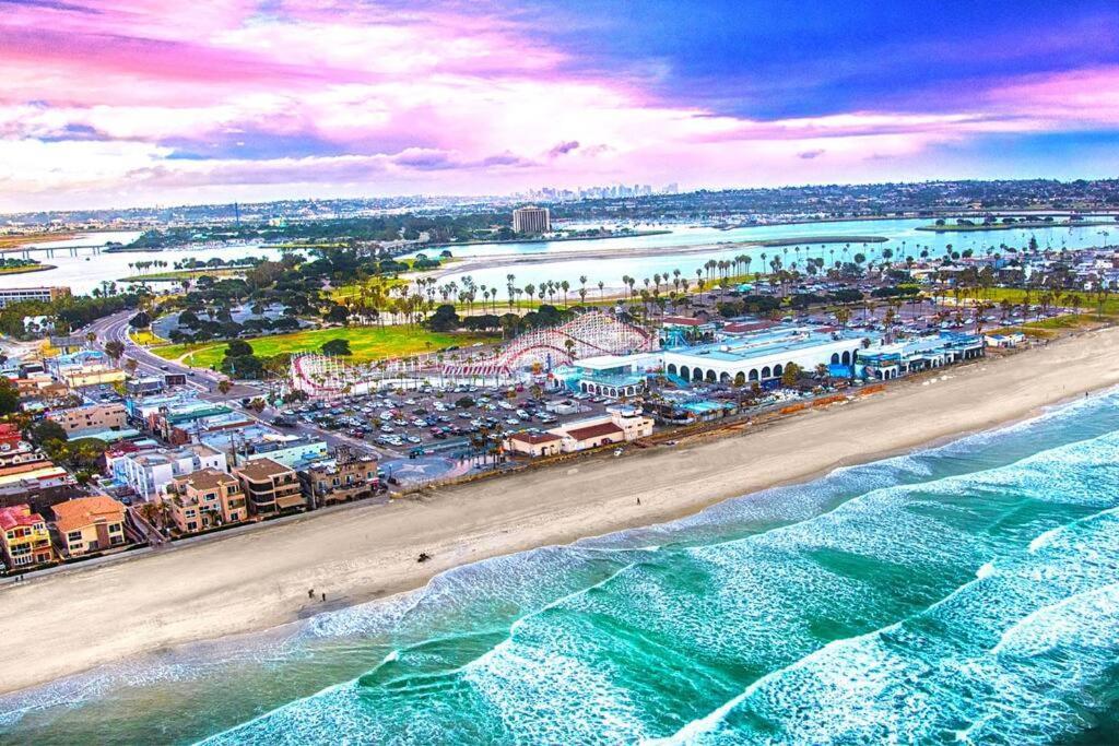 Holiday home Entire Lovely 3-bedroom Near Downtown, With Free Parking & Laundry San Diego