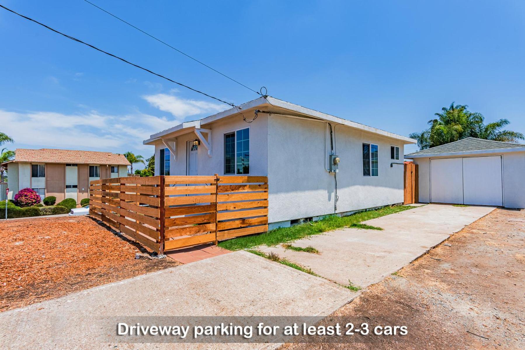 Holiday home Entire Lovely 3-bedroom Near Downtown, With Free Parking & Laundry *